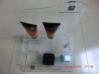 有機(jī)玻璃化妝品展示架 出口法國(guó)品質(zhì)，提升品牌形象與產(chǎn)品陳列